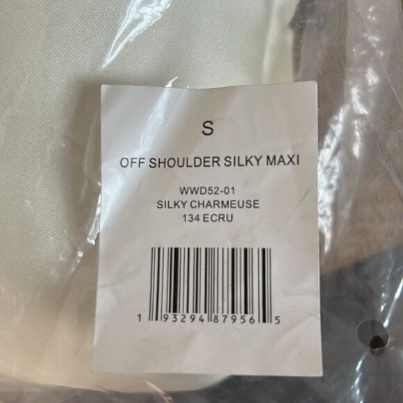 WEWOREWHAT Off-The-Shoulder Silky Maxi Dress Ivory Small - Picture 7 of 11